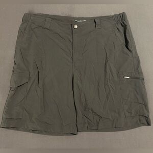 Men’s Columbia Size 42W 10L Omni Shade Cargo Lightweight Shorts